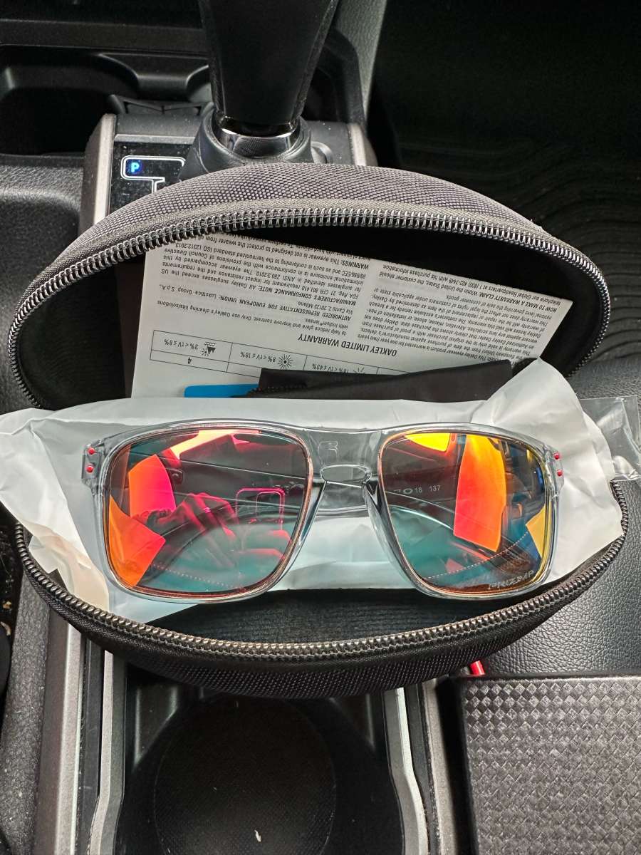 2 Oakleys Holbrook Sunglasses new
