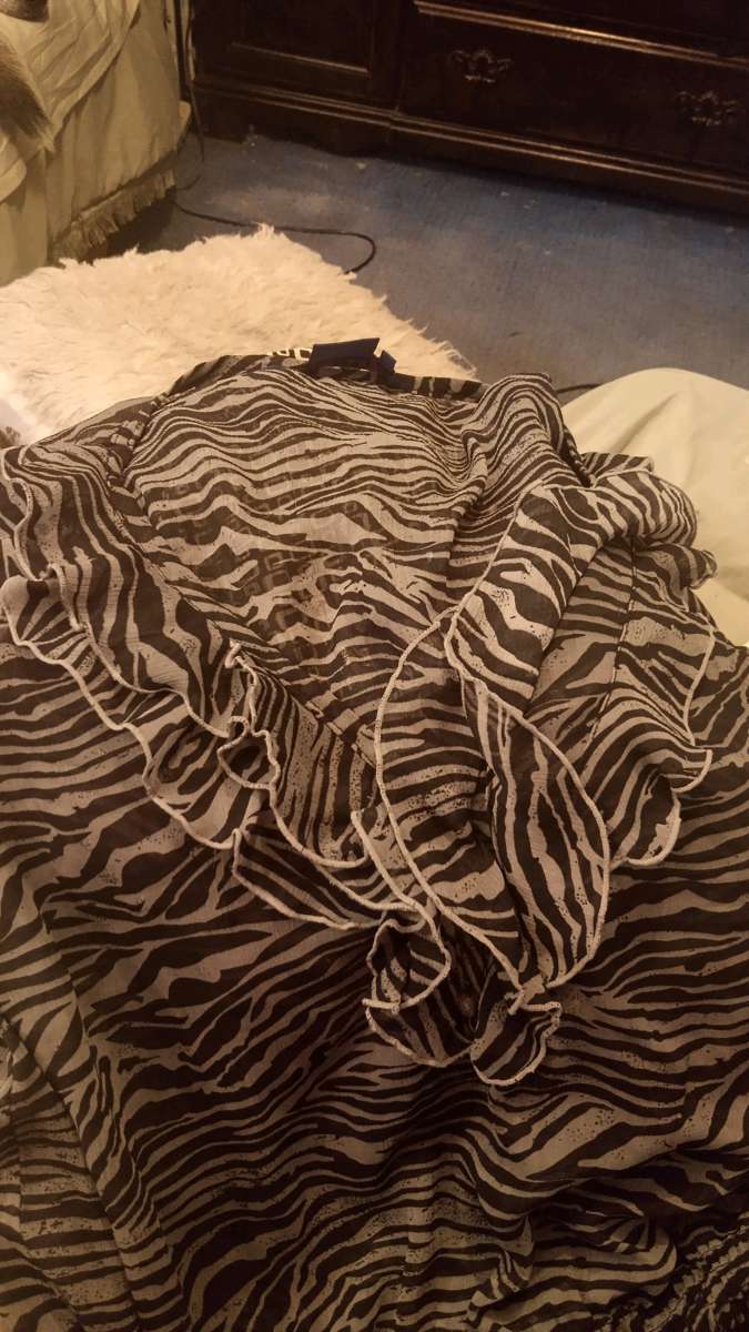 XL miley Cyrus zebra print blouse