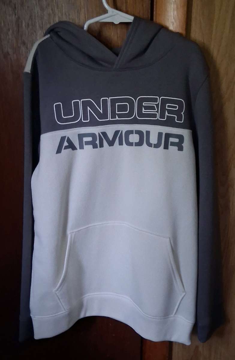 BOYS YOUTH MEDIUM UNDER ARMOUR HOODIE