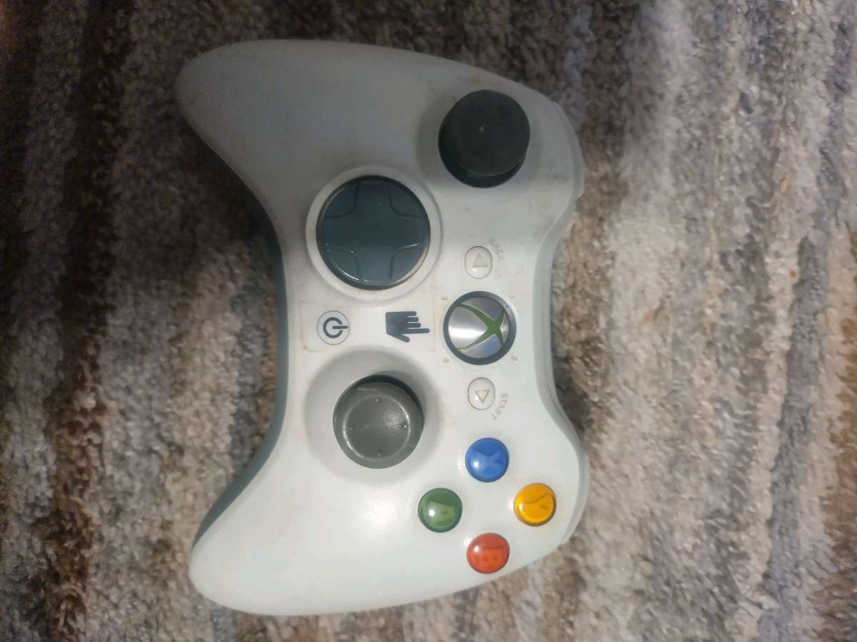 Microsoft Xbox 360 E  Wireless 4 GB Console Tested Works