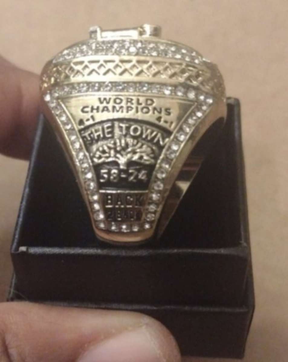 WARRIORS STEPH CURRY SIZE 11 CHAMP RING WITH BOX AND POSTERS