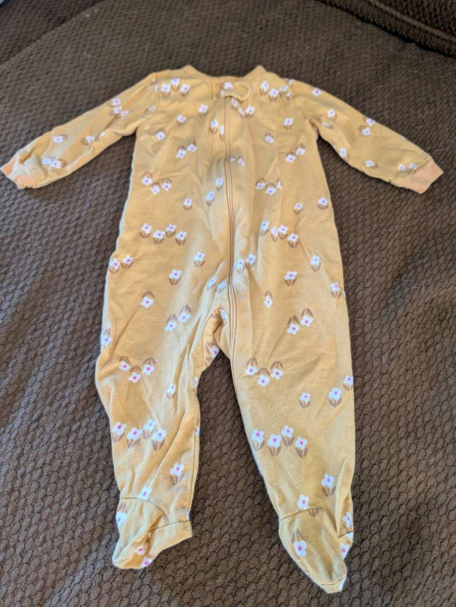 Baby yellow sleepsuit with feet and hat