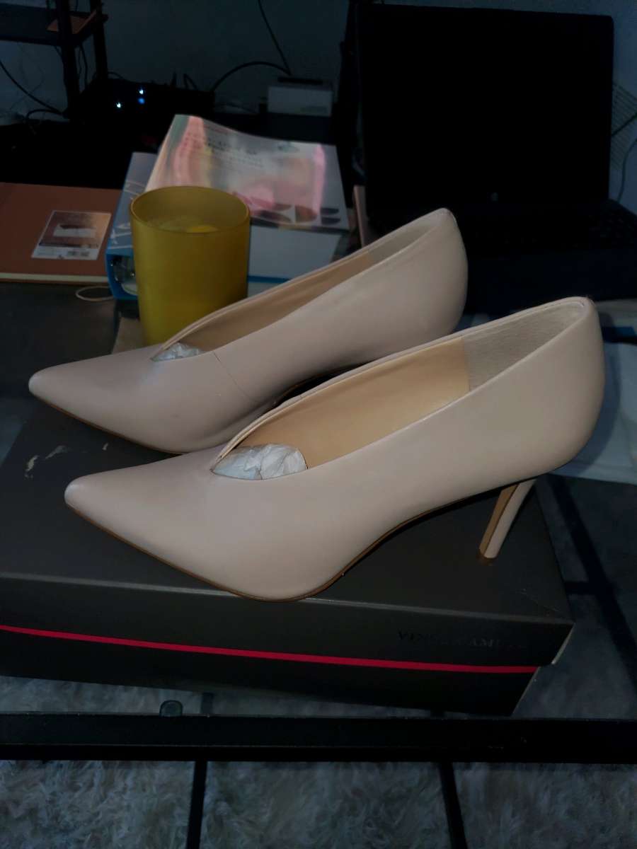 Vince camuto womans heels size 8