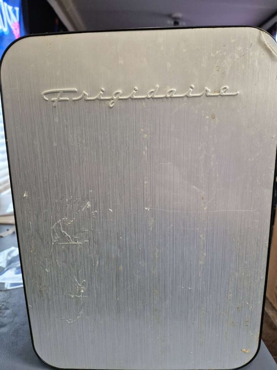 mini fridge Frigidaire