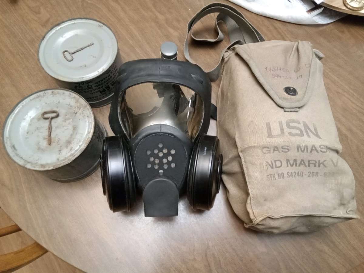 US Navy Mark V Gas Mask  USN Adjustable  with bag and extras