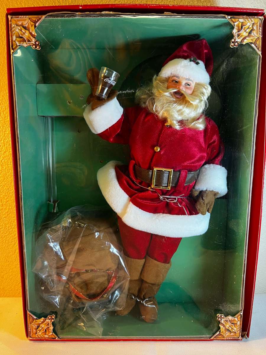 CocaCola Santa 1948 hospitality doll 12