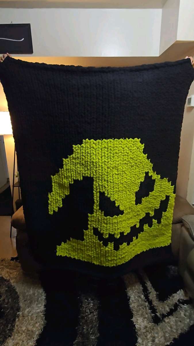 Viral chunky knit blanket Oogie Boogie
