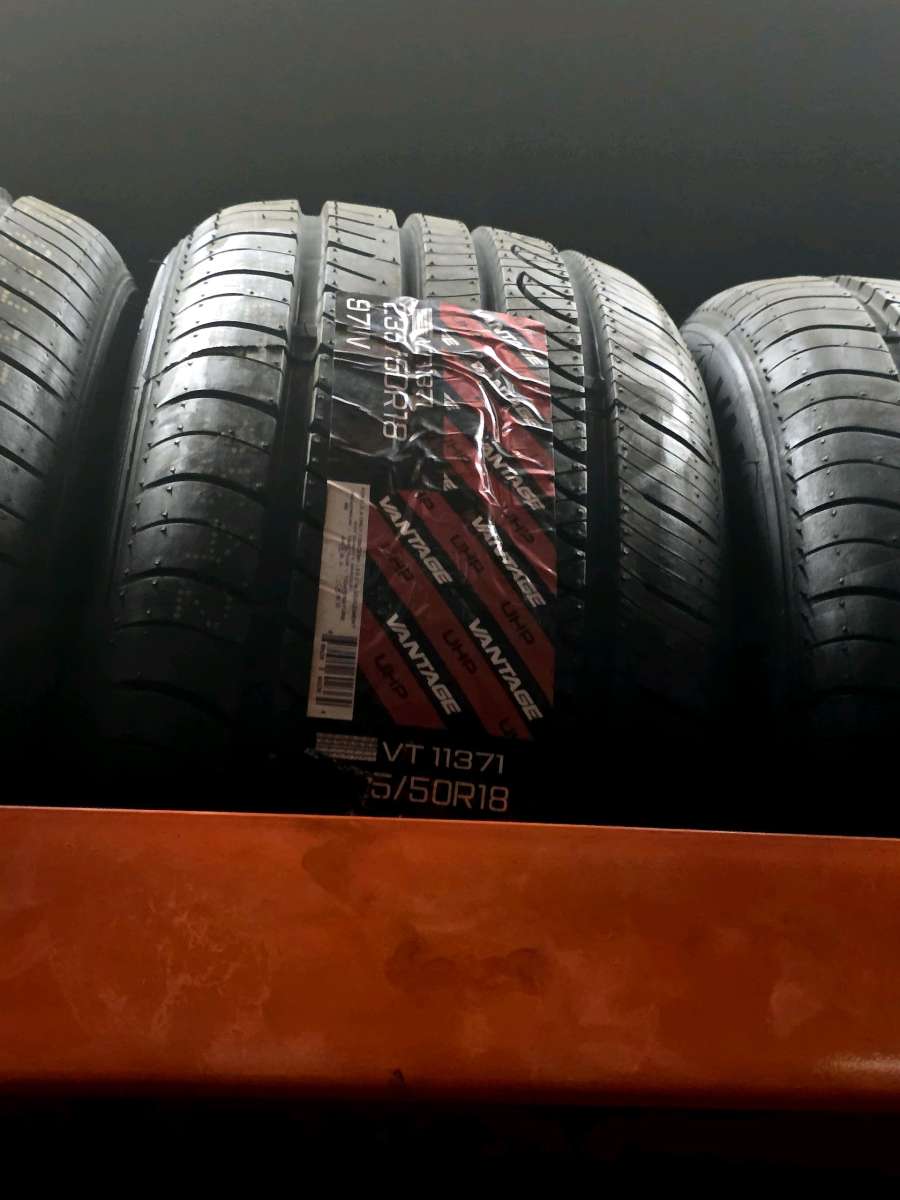 4 Vantage UHP Tires 23550R18 97W