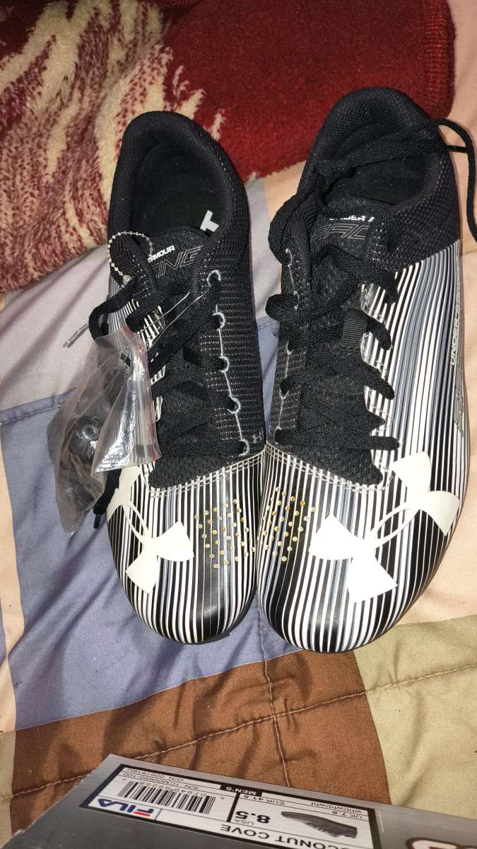 Under Armour Kick Sprint shoes