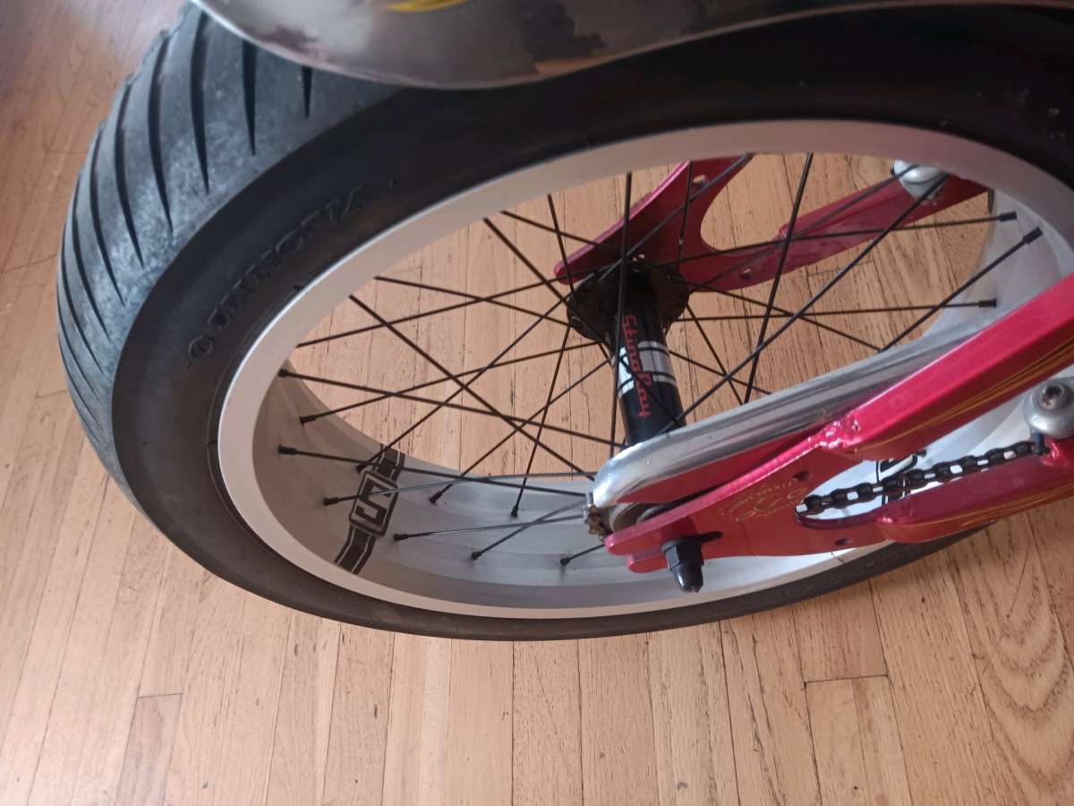 vendo una bicicleta  buenas i clsica color rojo llanta de mo