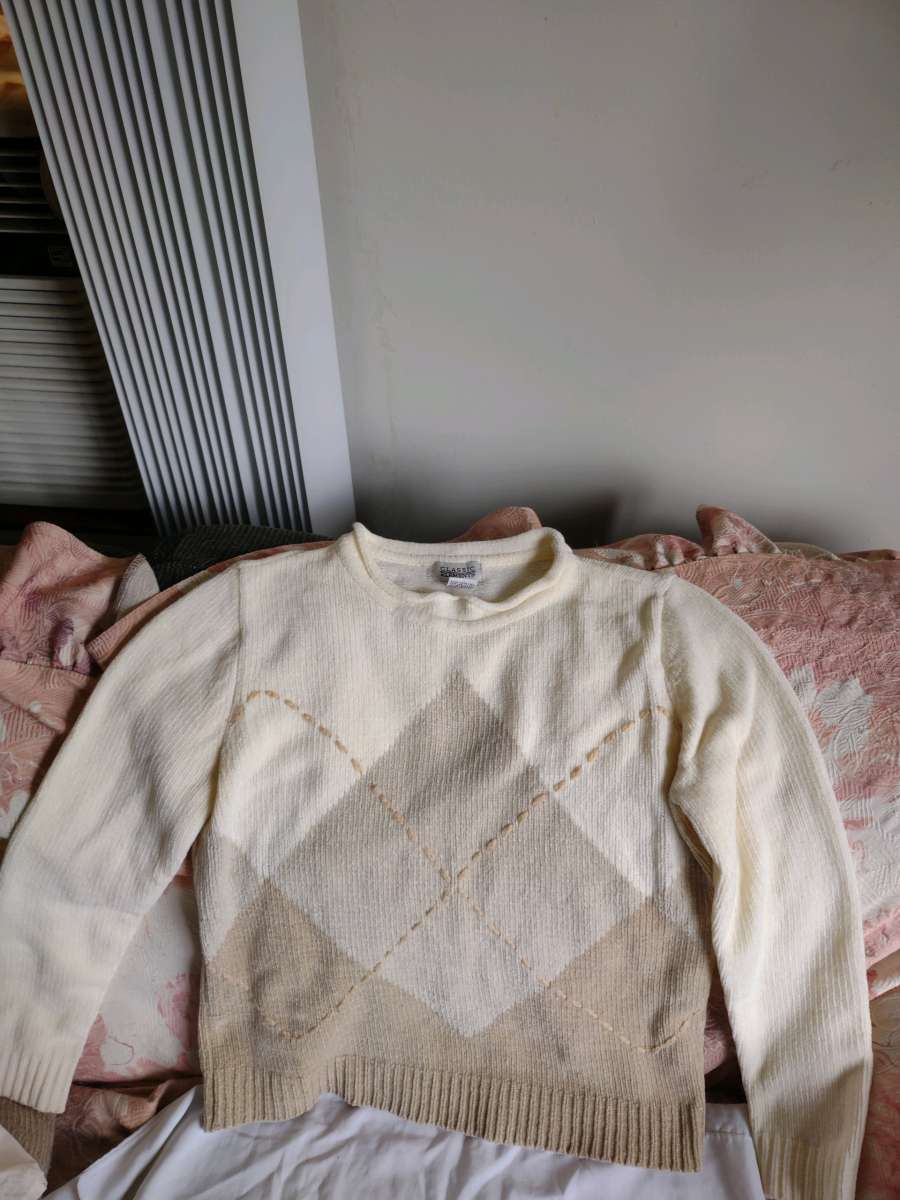 Ladies pullover sweater