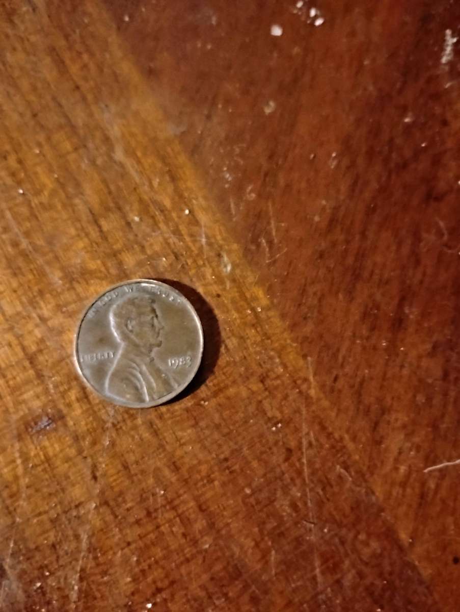 1983 Lincoln memorial pennywith no mint mark and 3derror