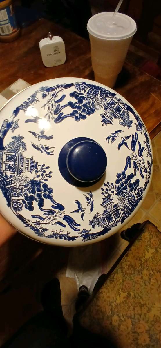 vintage blue willow skillet