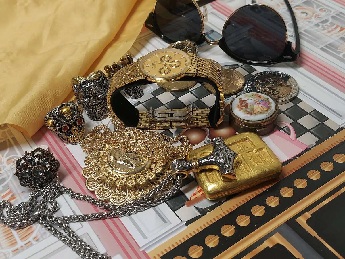 GRATE SOUVENIRS GOLD PLATED  SET BAR FOR 15TH ITEMS AVAILABL