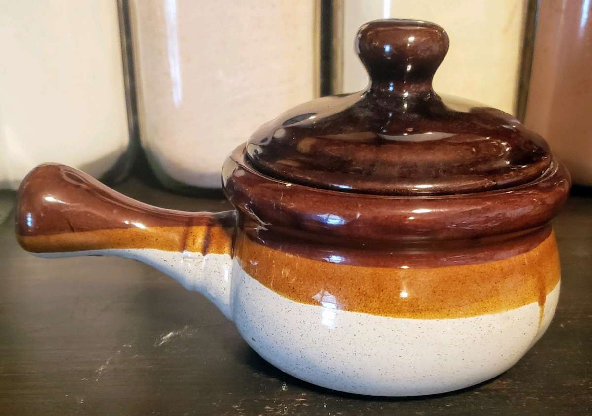 Vintage French Onion Chili Crock Pot with Handle Lid Brown