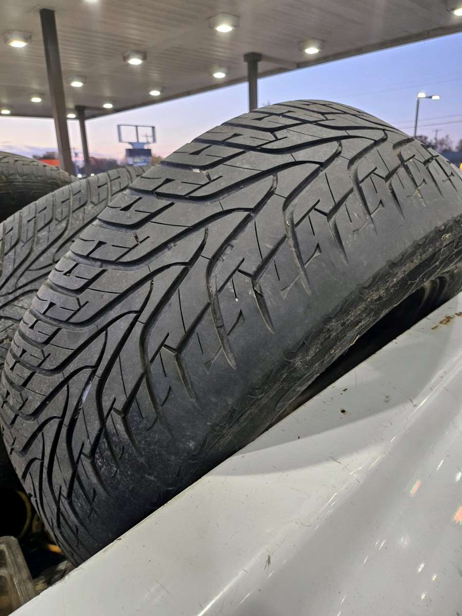 275 55 r 20  tires and wheel