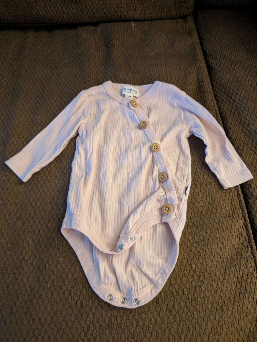 Baby onesie with buttons