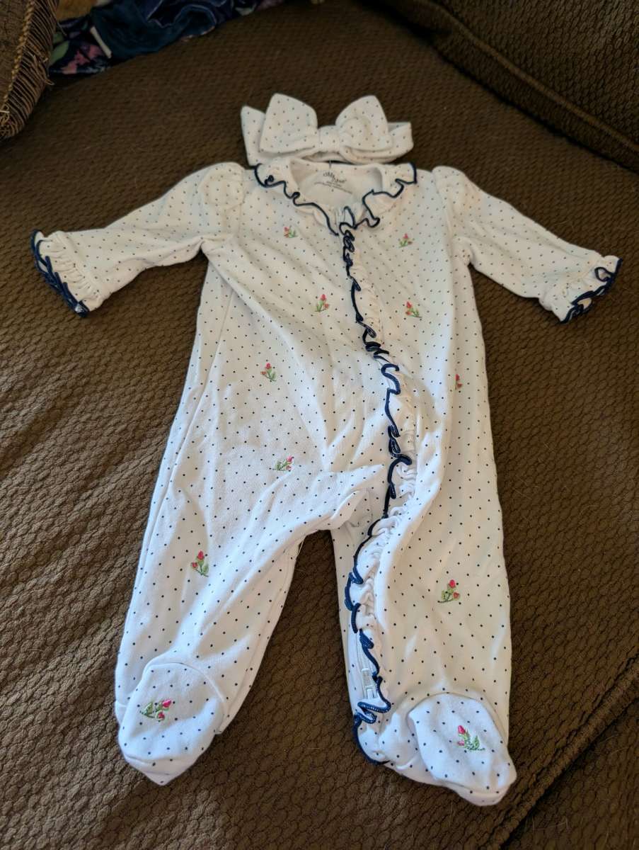 Baby white with blue dots sleepsuit with feet