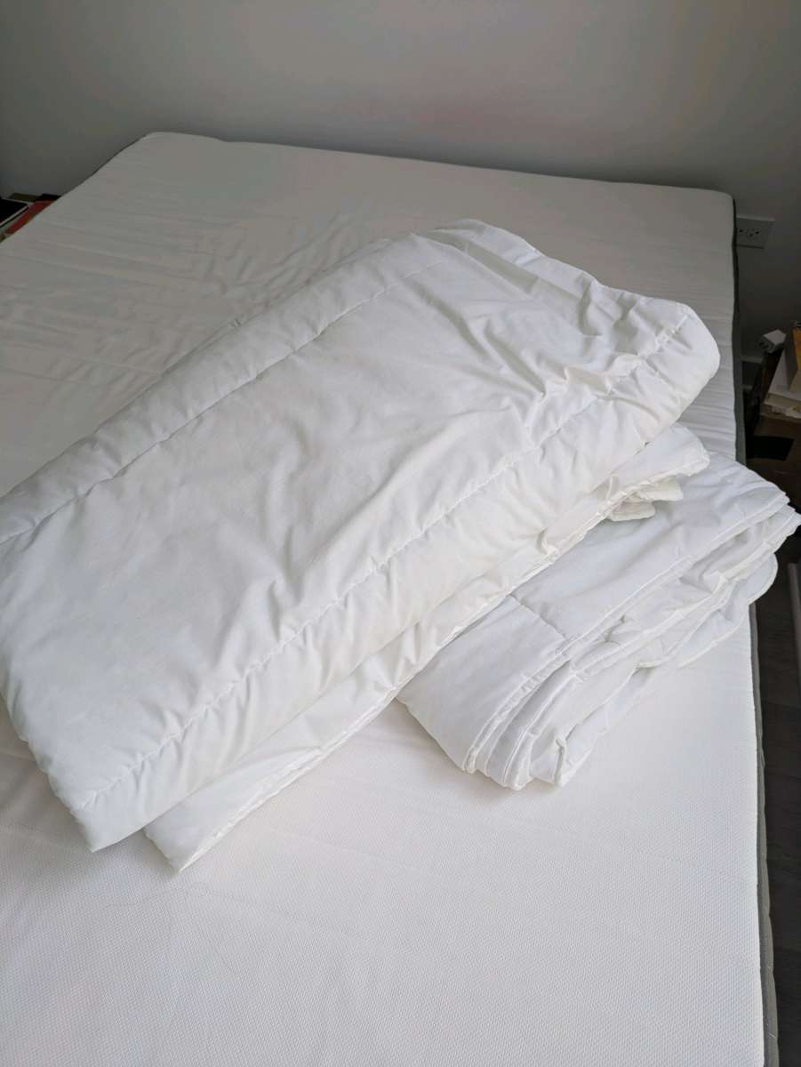 IKEA SMASPORRE Twin Duvet Insert  Warm and  Cozy