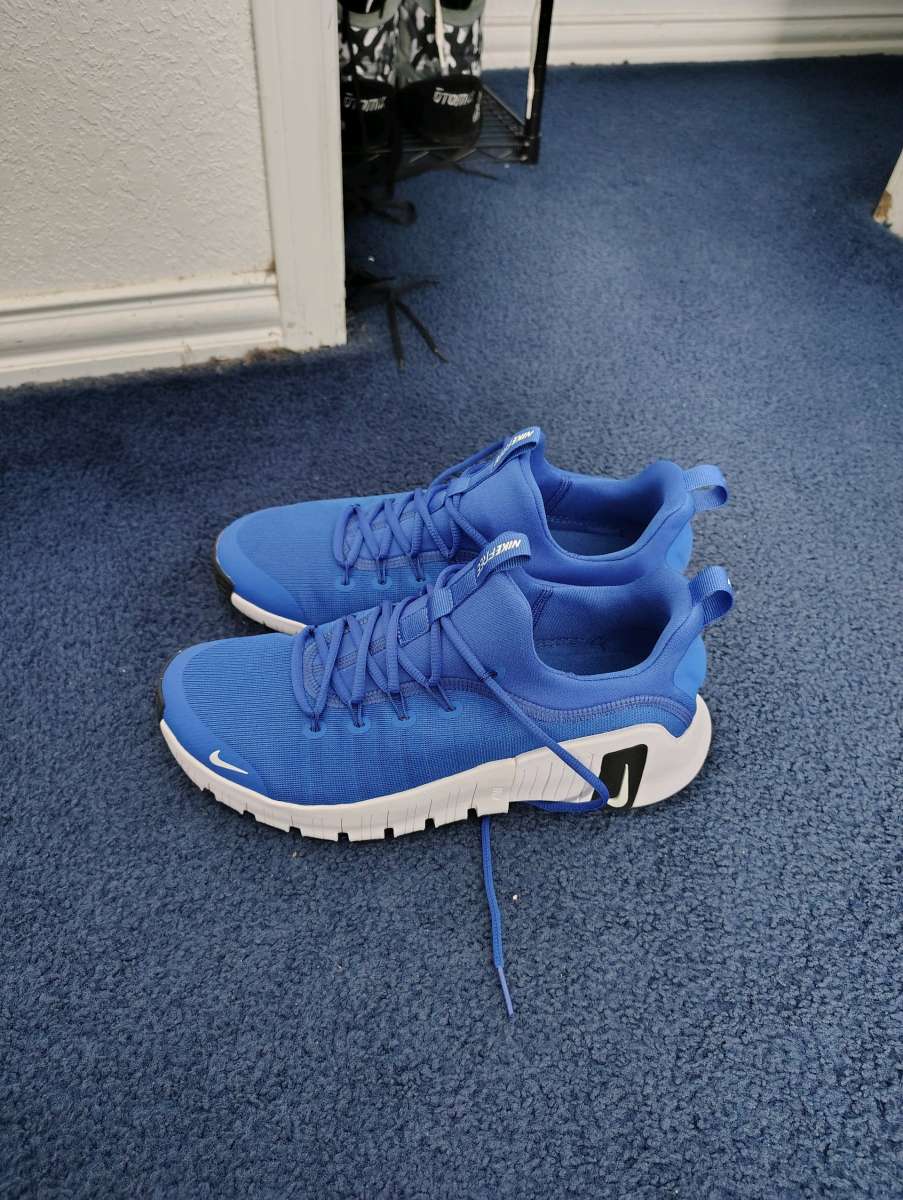 Nike athletic shoes mens