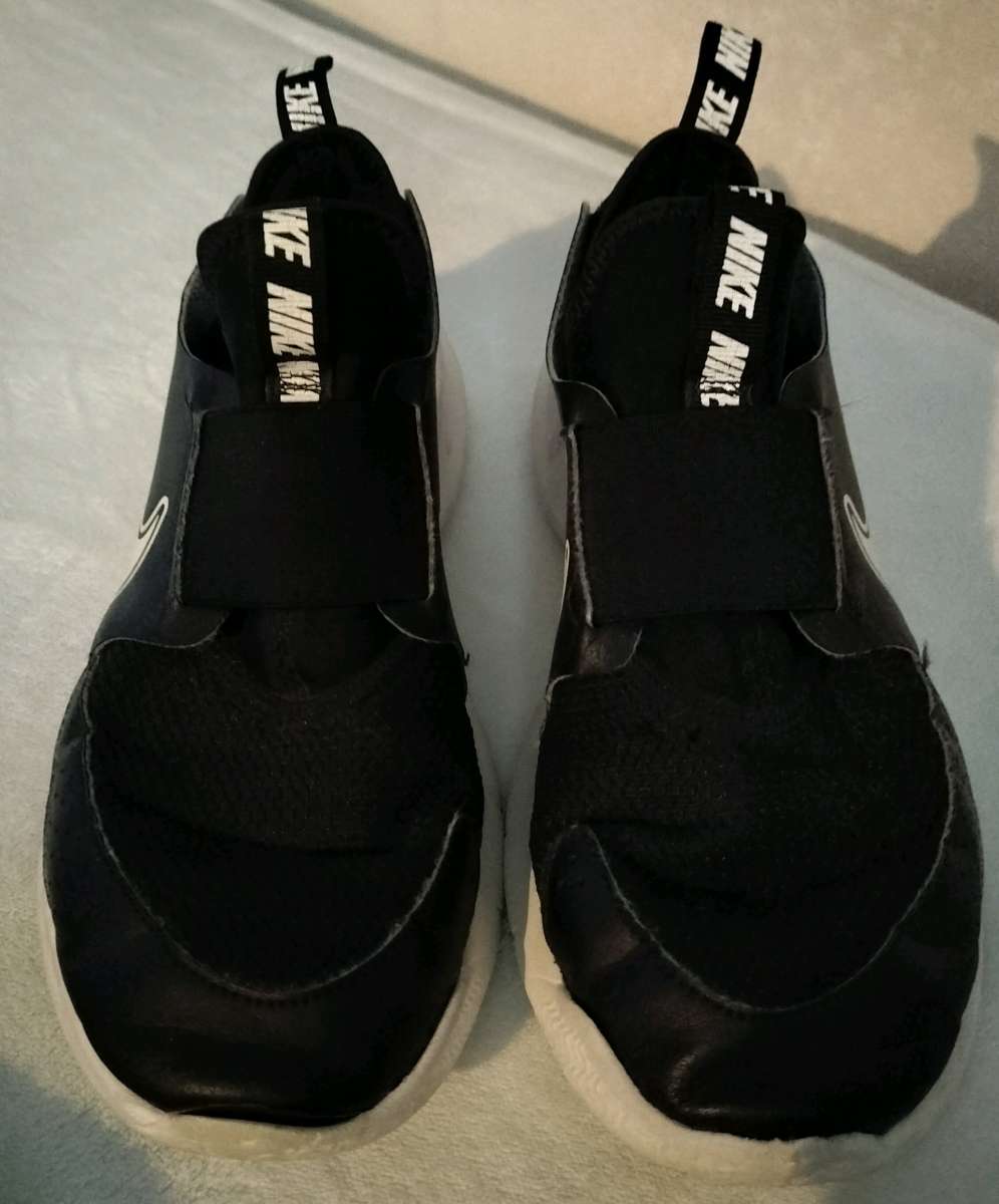 Nike Slides 6Y and Old Navy flip flops