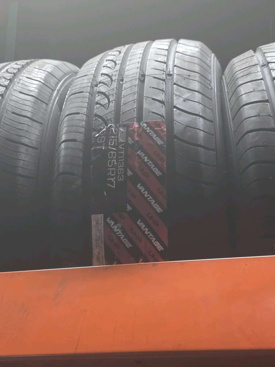 Vantage UHP 23545zR17  97W XL