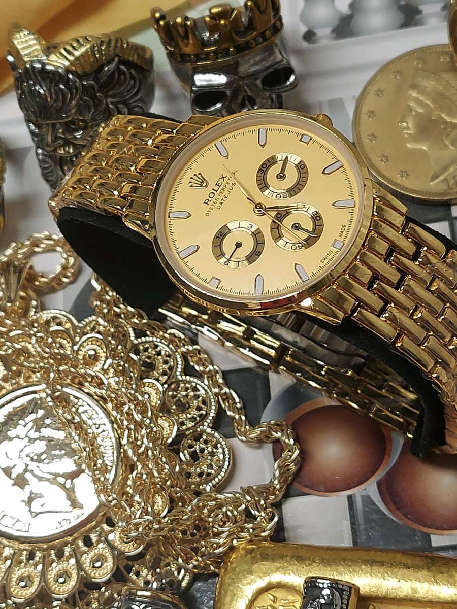 GRATE SOUVENIRS GOLD PLATED  SET BAR FOR 15TH ITEMS AVAILABL