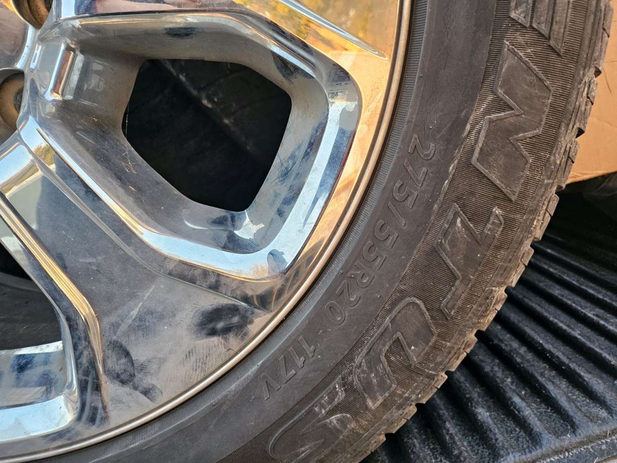 275 55 r 20  tires and wheel