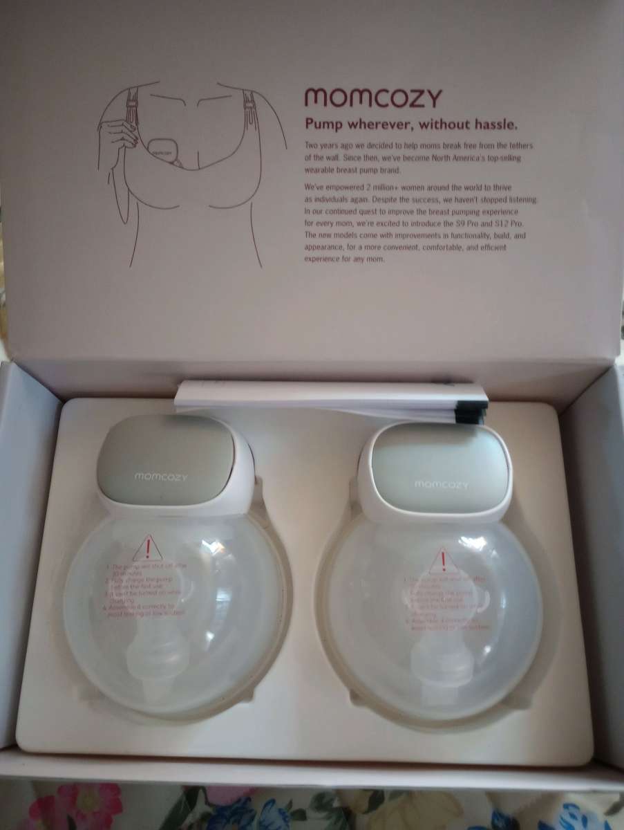 Momcozy breast pump
