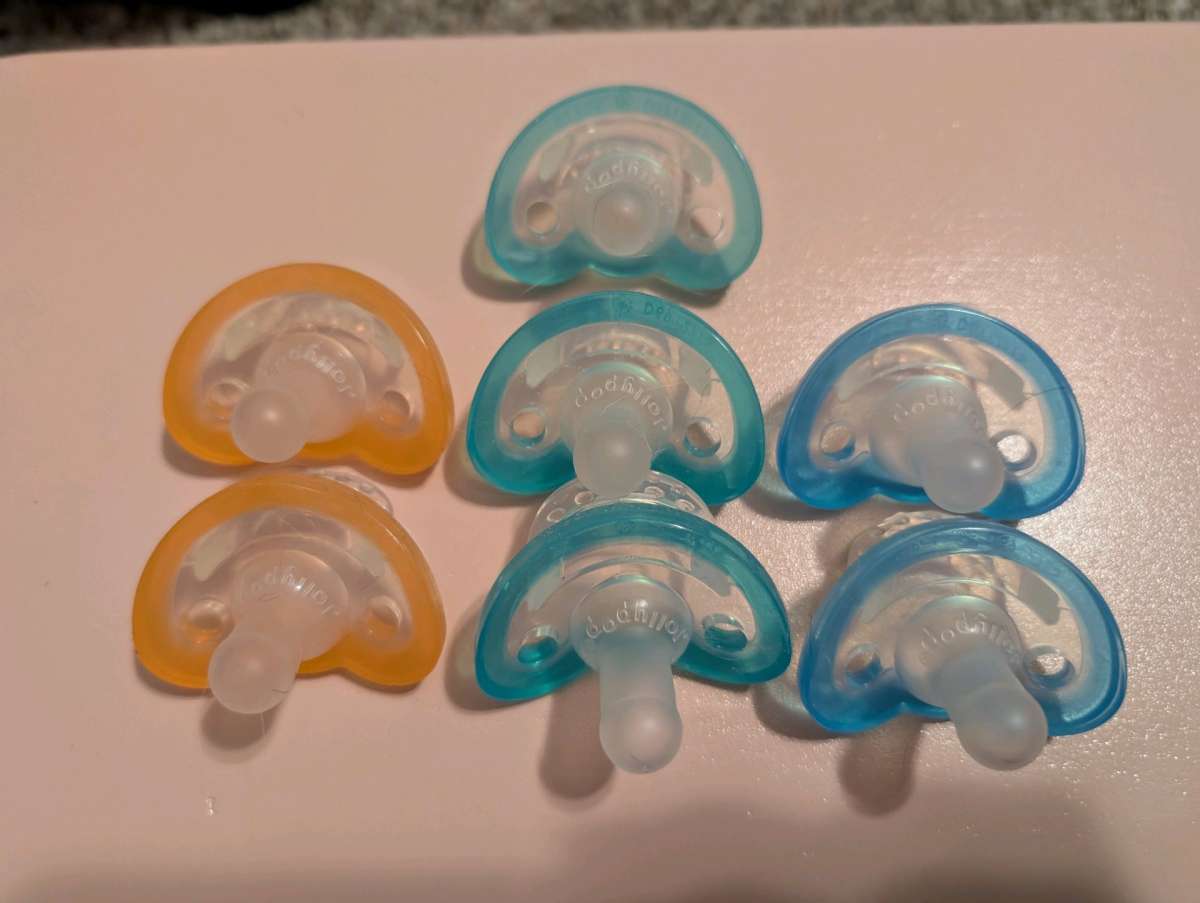 7 razbaby brand pacifiers