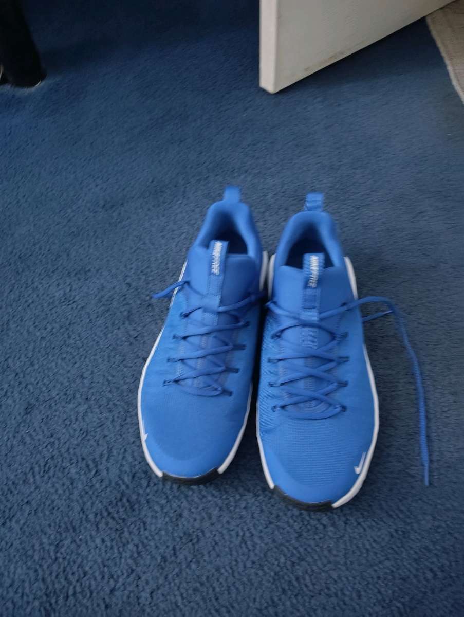 Nike athletic shoes mens