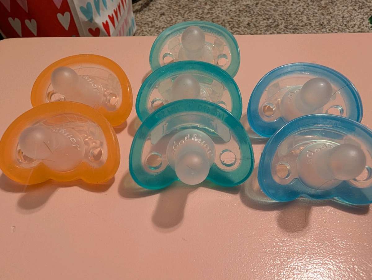 7 razbaby brand pacifiers