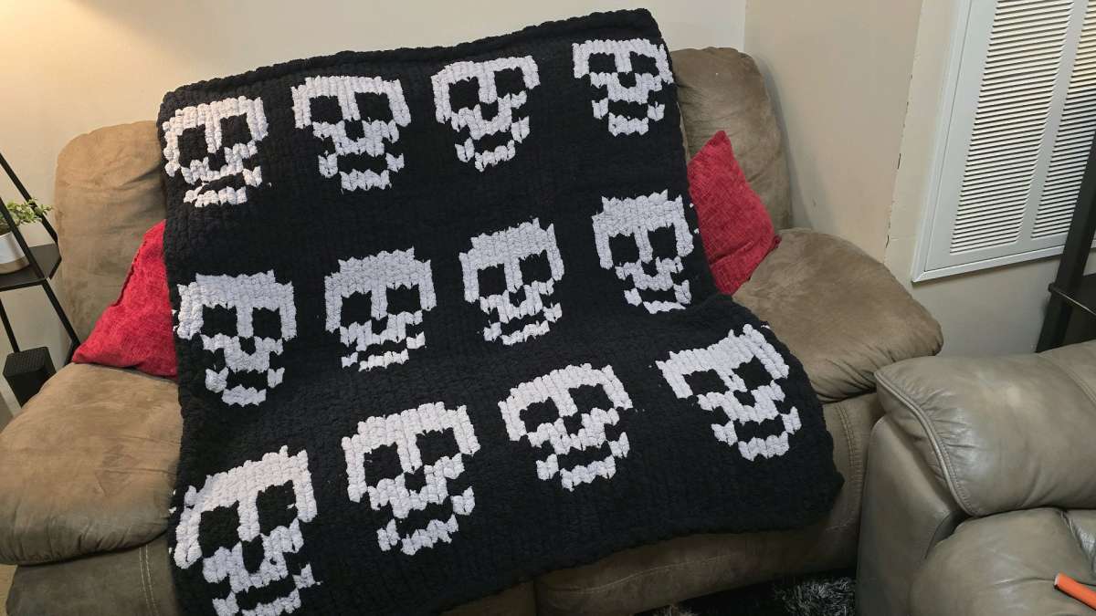 Viral chunky knit blanket Skull Design