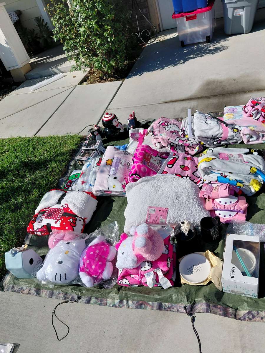 Yard sale at 29800 Boathouse cv menifee ca On Oct 4 from 94