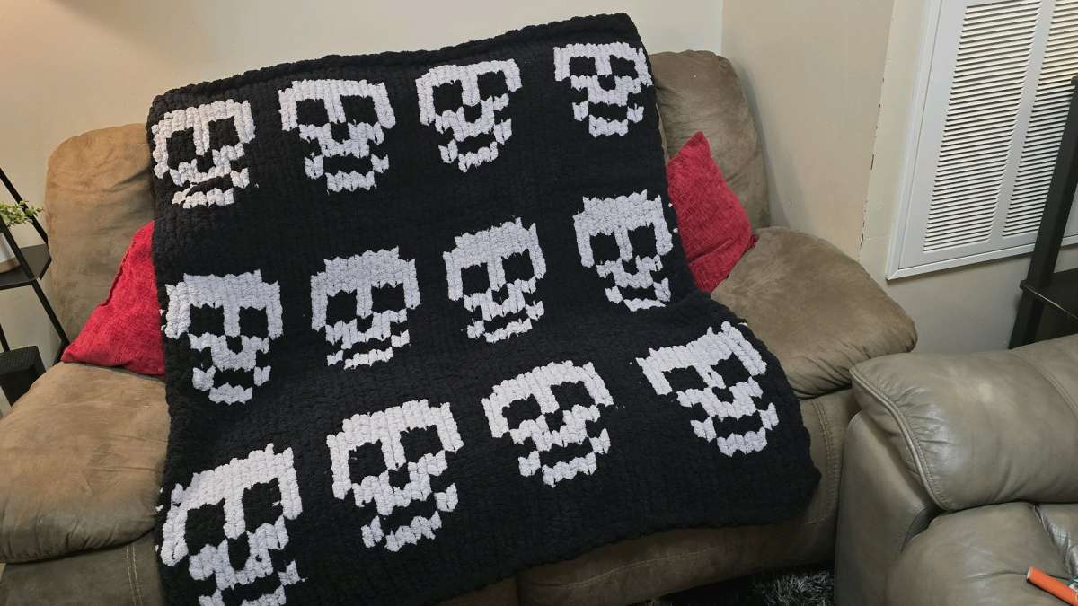 Viral chunky knit blanket Skull Design