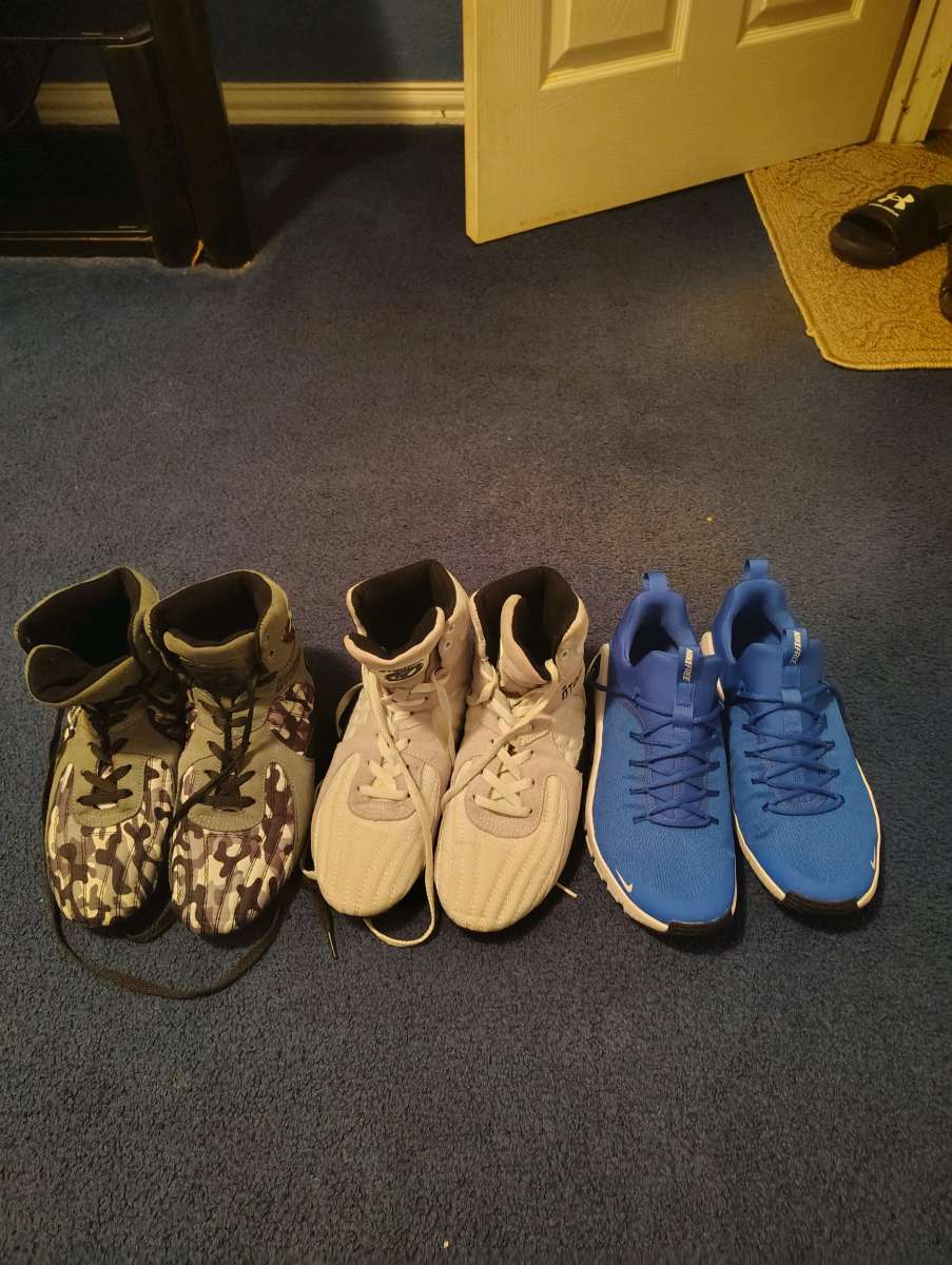 Nike and otomix shoe set