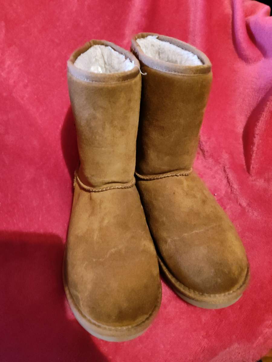 Koolabura by UGG size 8 tan womens boots