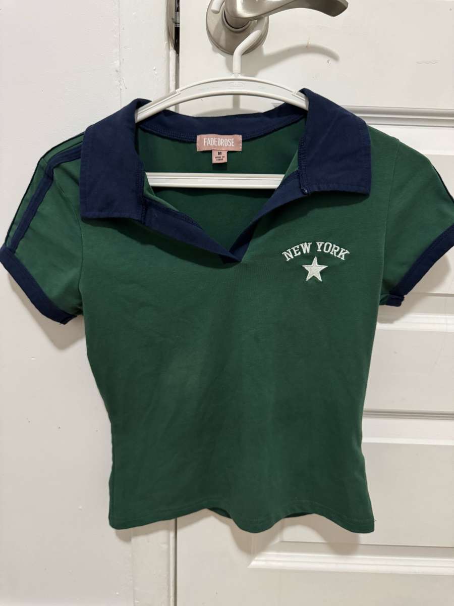 Dark Green Short Sleeve Polo Shirt with Navy Blue Collar
