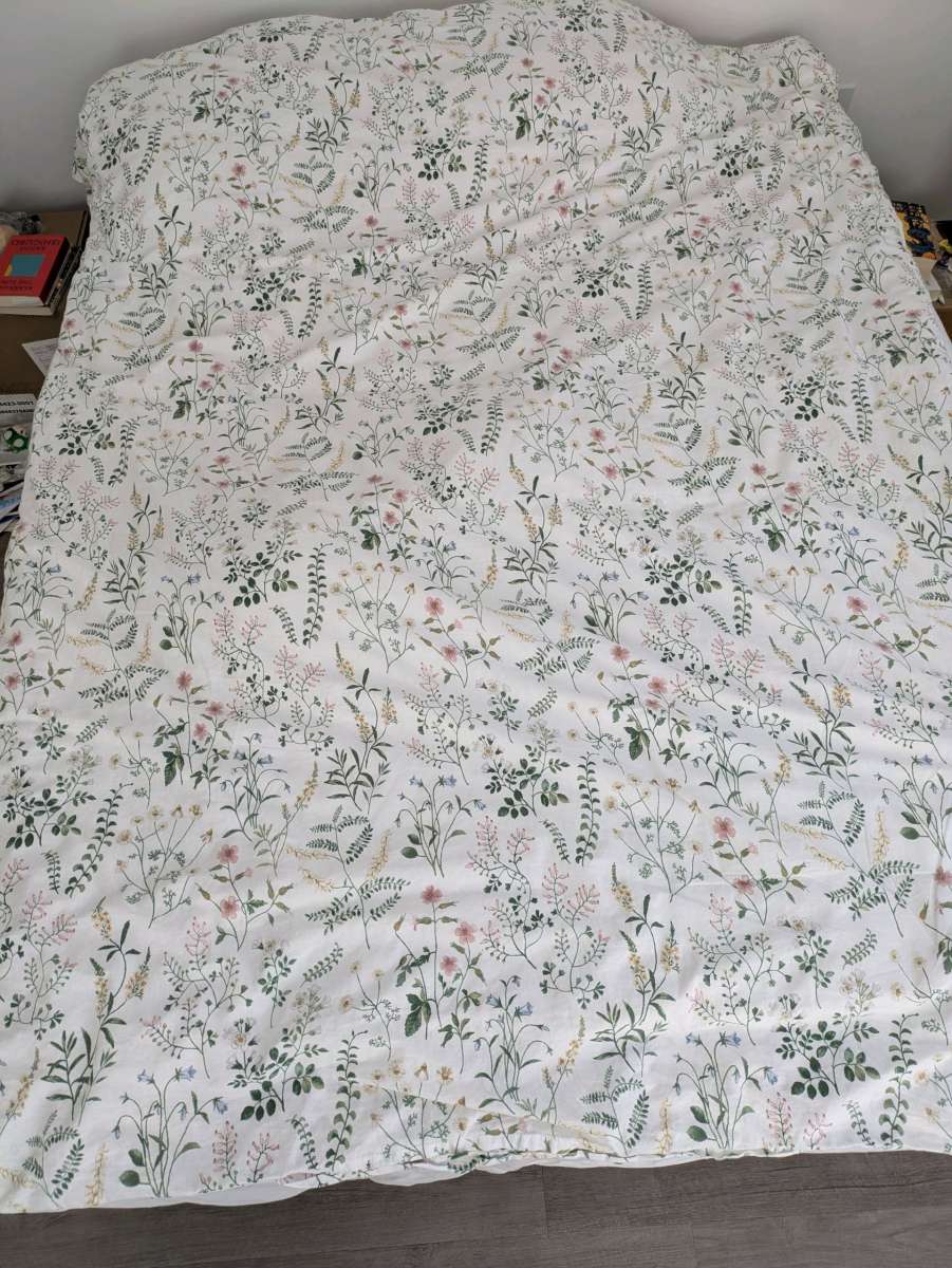 2 IKEA TIMJANSMOTT Duvet Covers and Pillowcases  Twin