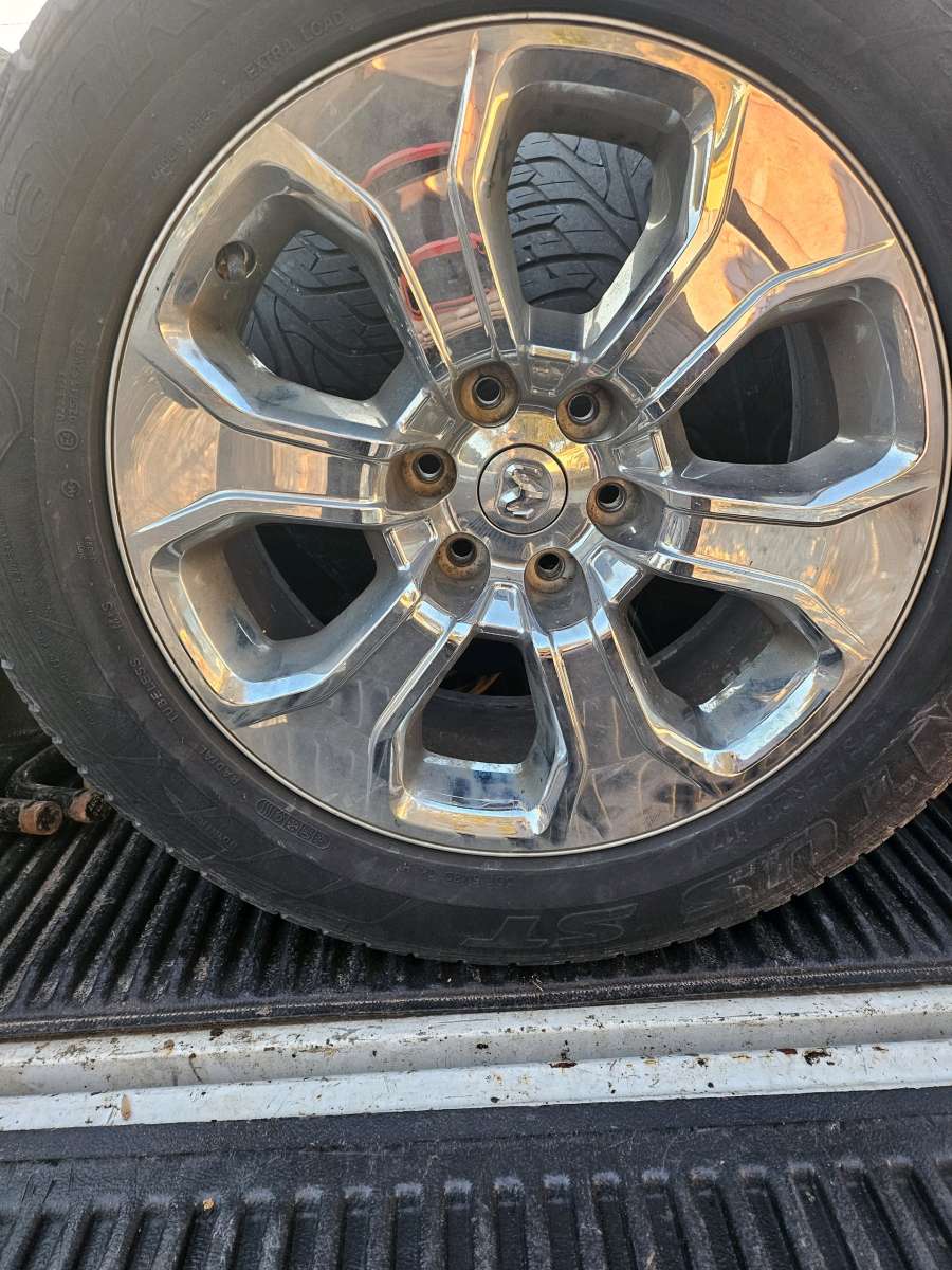 275 55 r 20  tires and wheel
