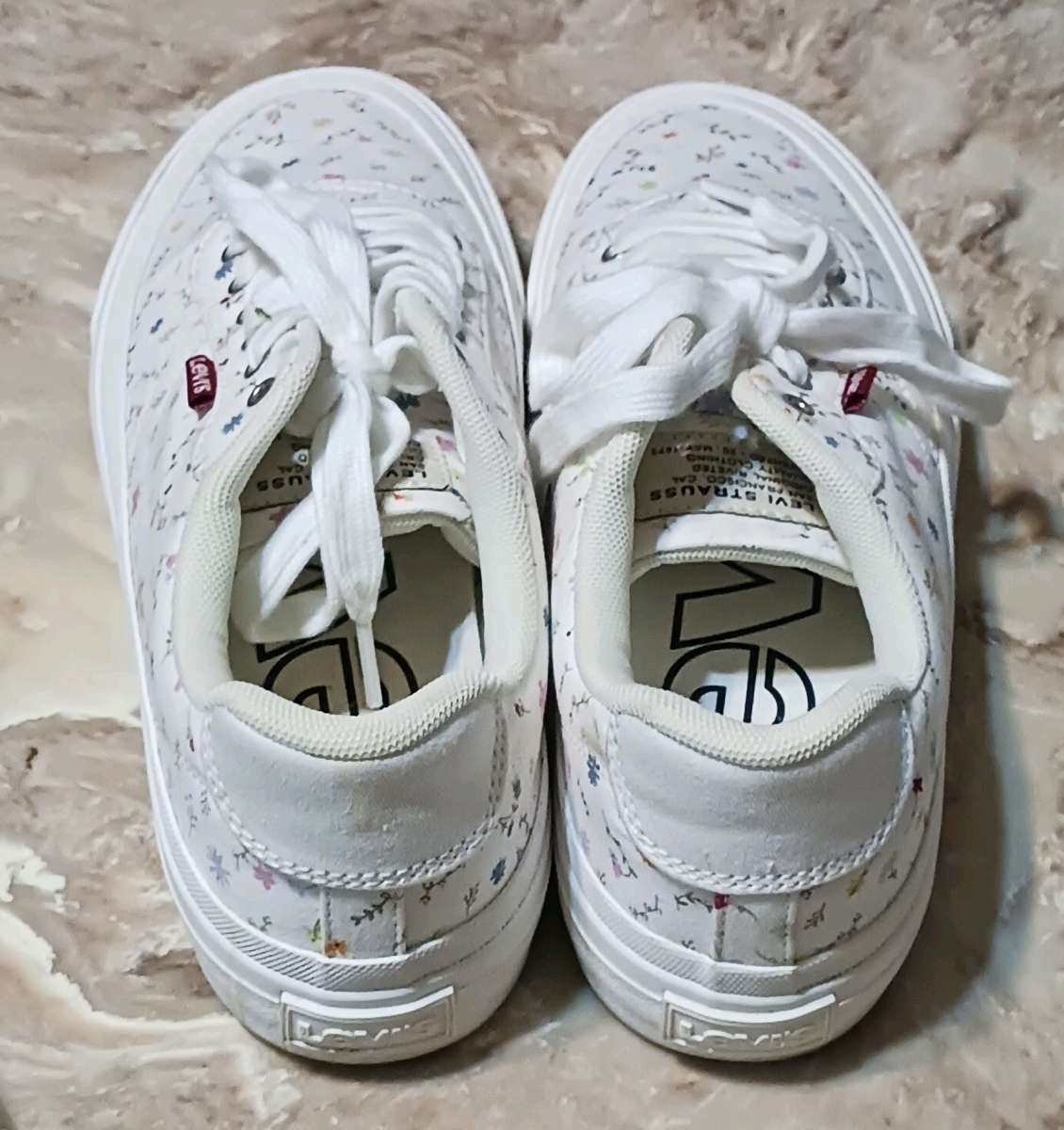 Womens Levis Shoes Size 8 and a half