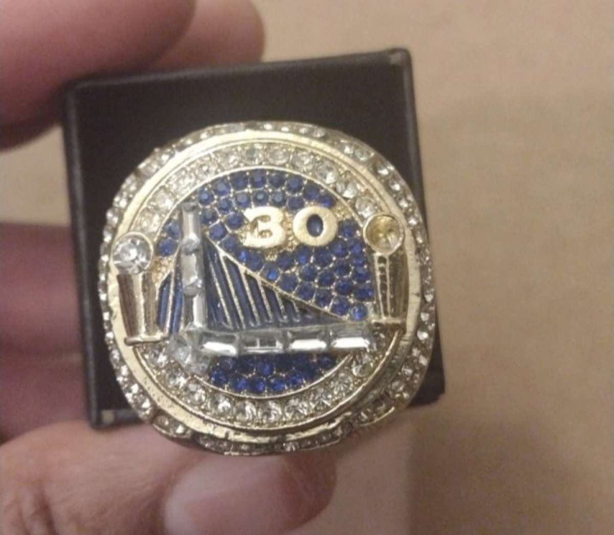 WARRIORS STEPH CURRY SIZE 11 CHAMP RING WITH BOX AND POSTERS