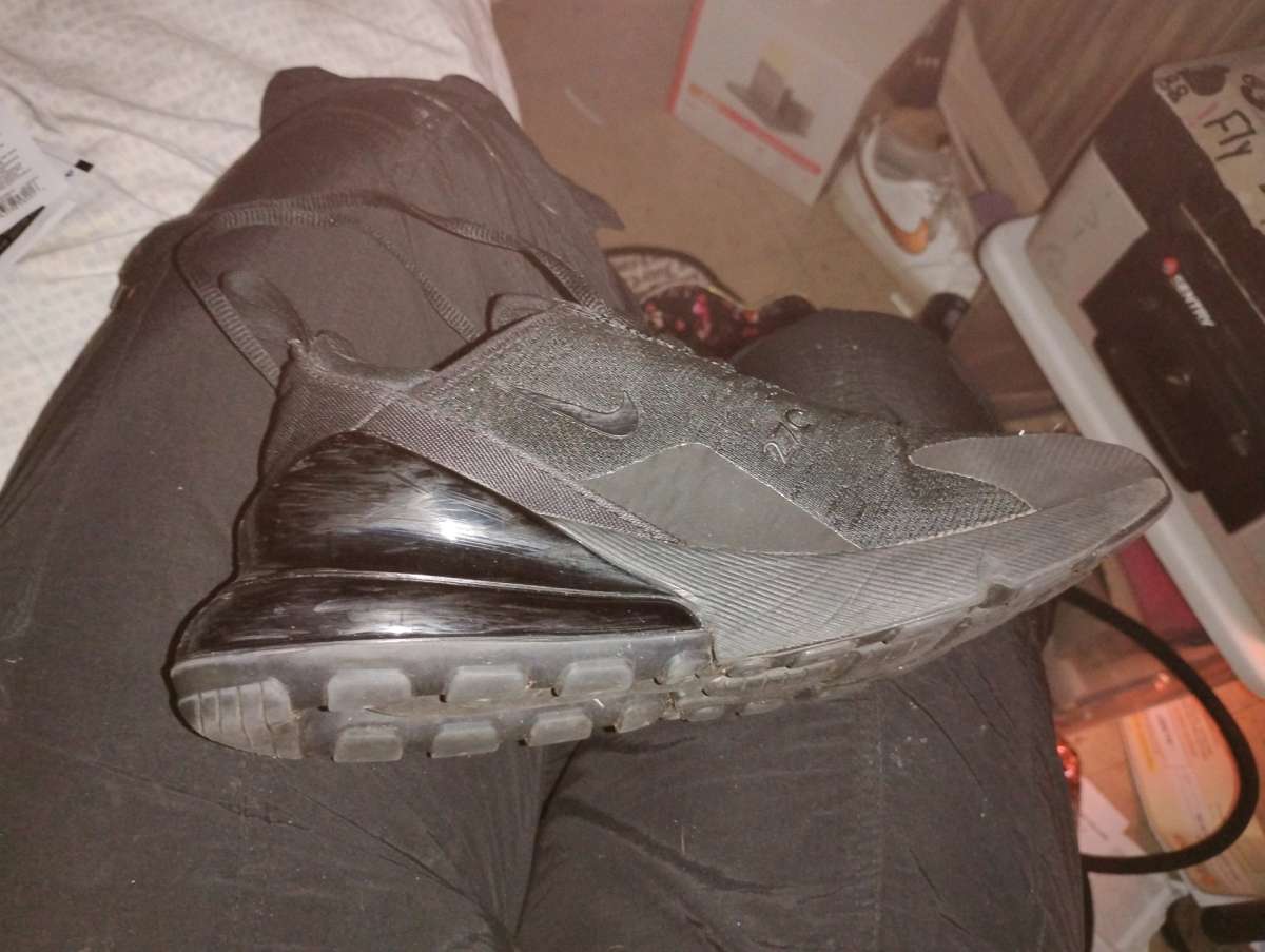 nike airmax 270 tripple black