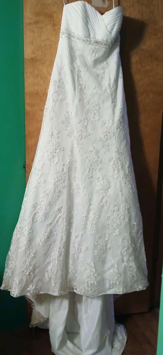 White Laced Wedding Dress with Train