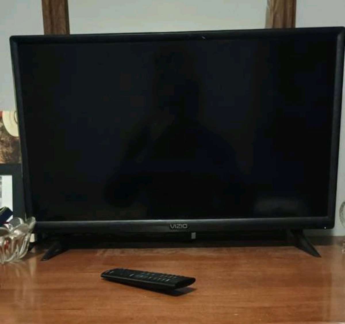 Element 24in TV and Remote