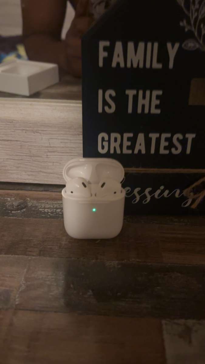 Apple AirPods with Wireless Charging Case 2nd Generation