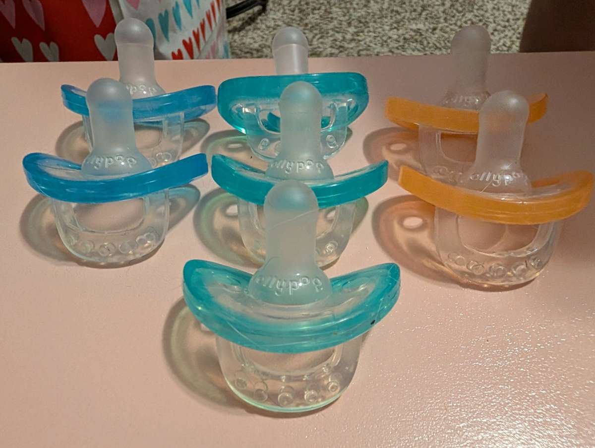 7 razbaby brand pacifiers