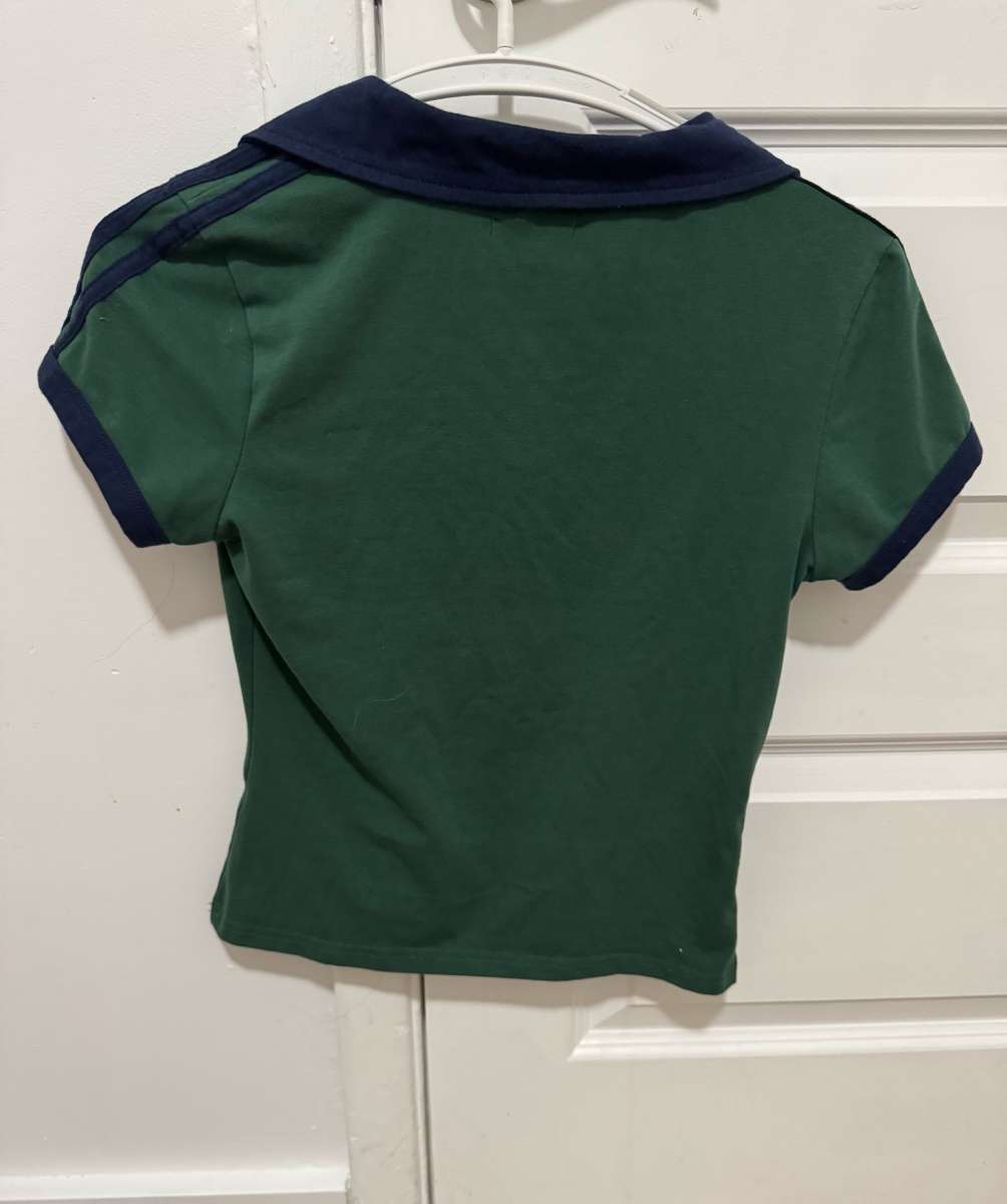 Dark Green Short Sleeve Polo Shirt with Navy Blue Collar