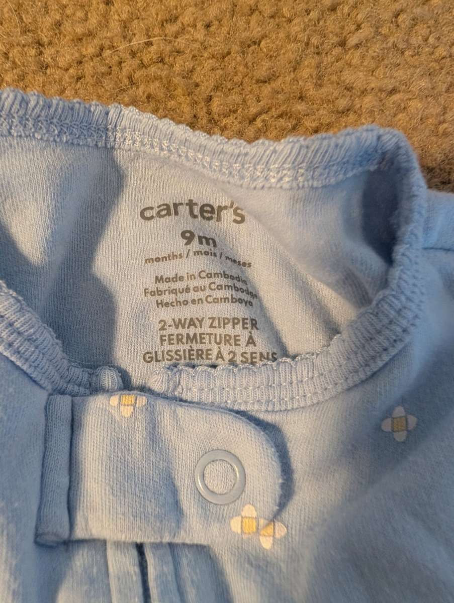 Baby sleepsuit with feet with a white flower