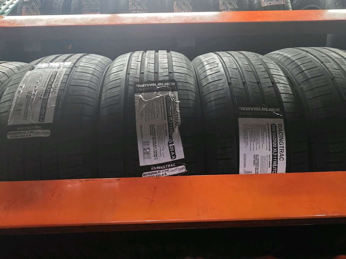 ROYAL BLACK 265 50zR20 Racing Trac